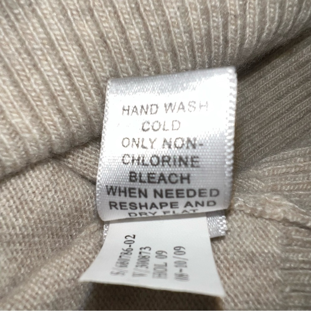 Banana Republic Luxury Cashmere Blend Sweater Size Medium - Picture 6 of 9